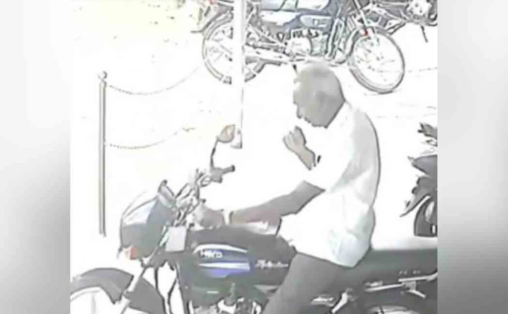 Old man who stole two wheeler from shop 