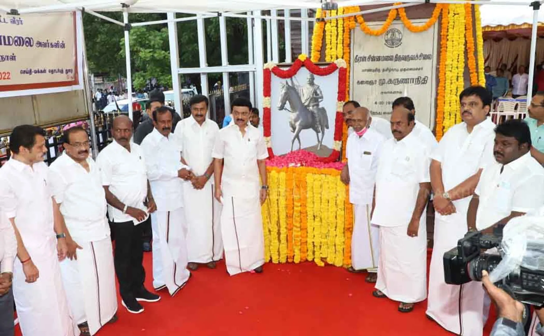 Chief Minister M. K. Stalin's floral tribute to Theeran Chinnamalai statue! (pictures)