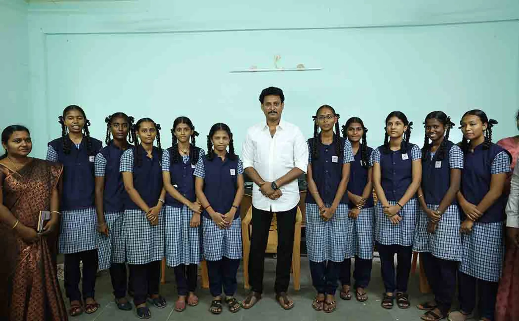 Students who achieved in the ISRO project! The minister gave a surprise meeting in person!