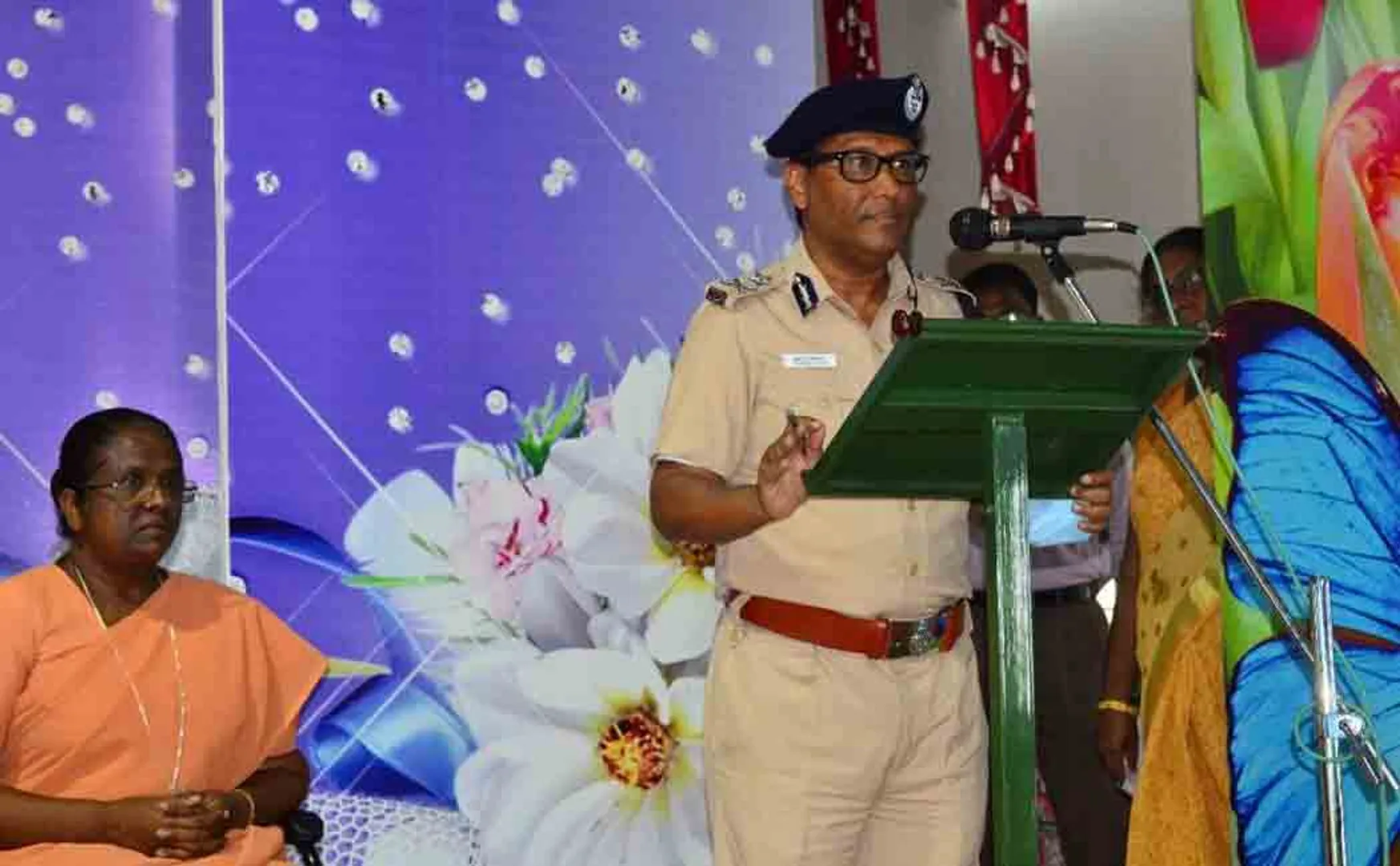 Police monitoring the students 