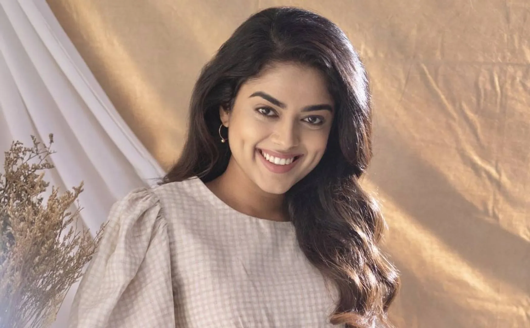 Siddhi Idnani talk about Vendhu Thanindhathu Kaadu movie 