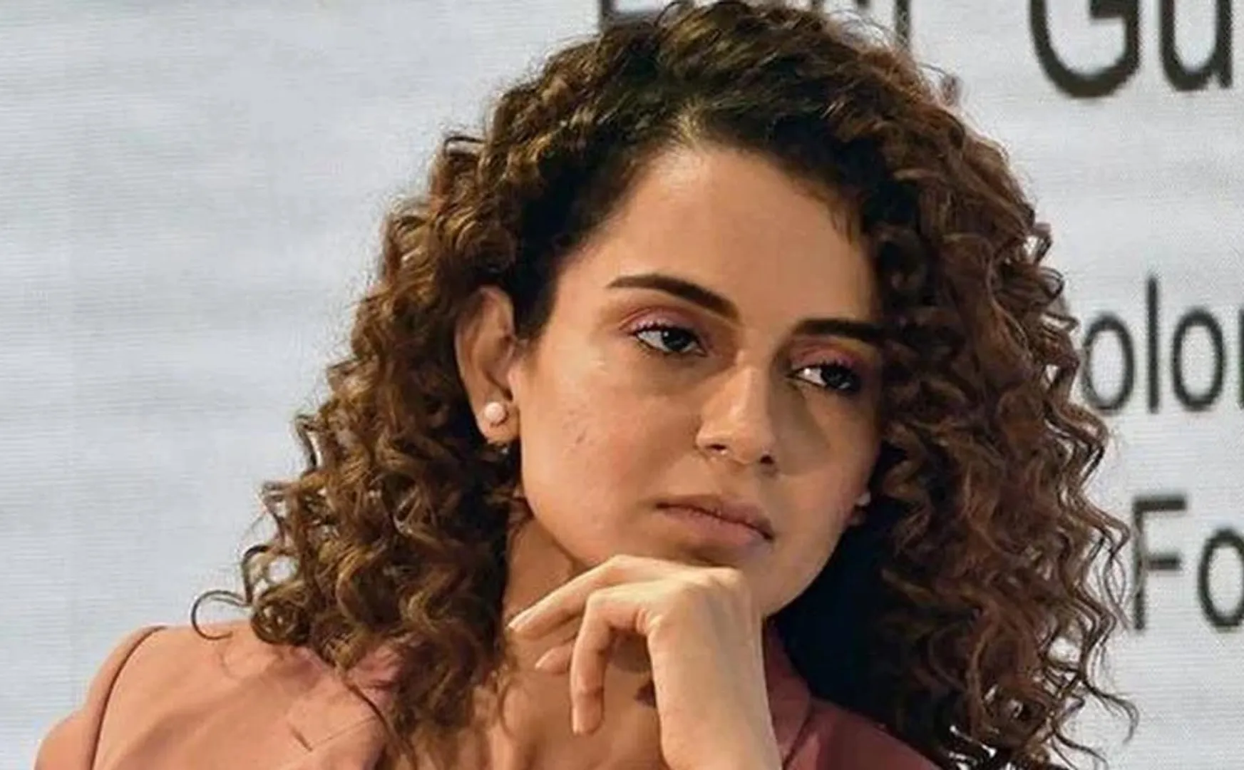 Kangana condemns Salman Rushdie stabbing incident