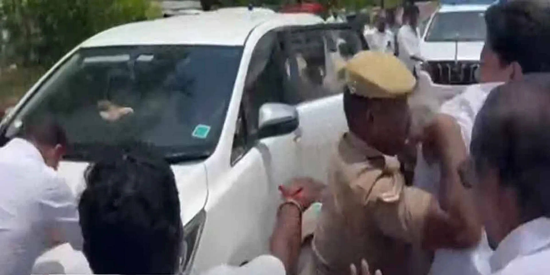 Minister BDR Palanivel Thiagarajan's car attacked by BJP... Tension at the airport!