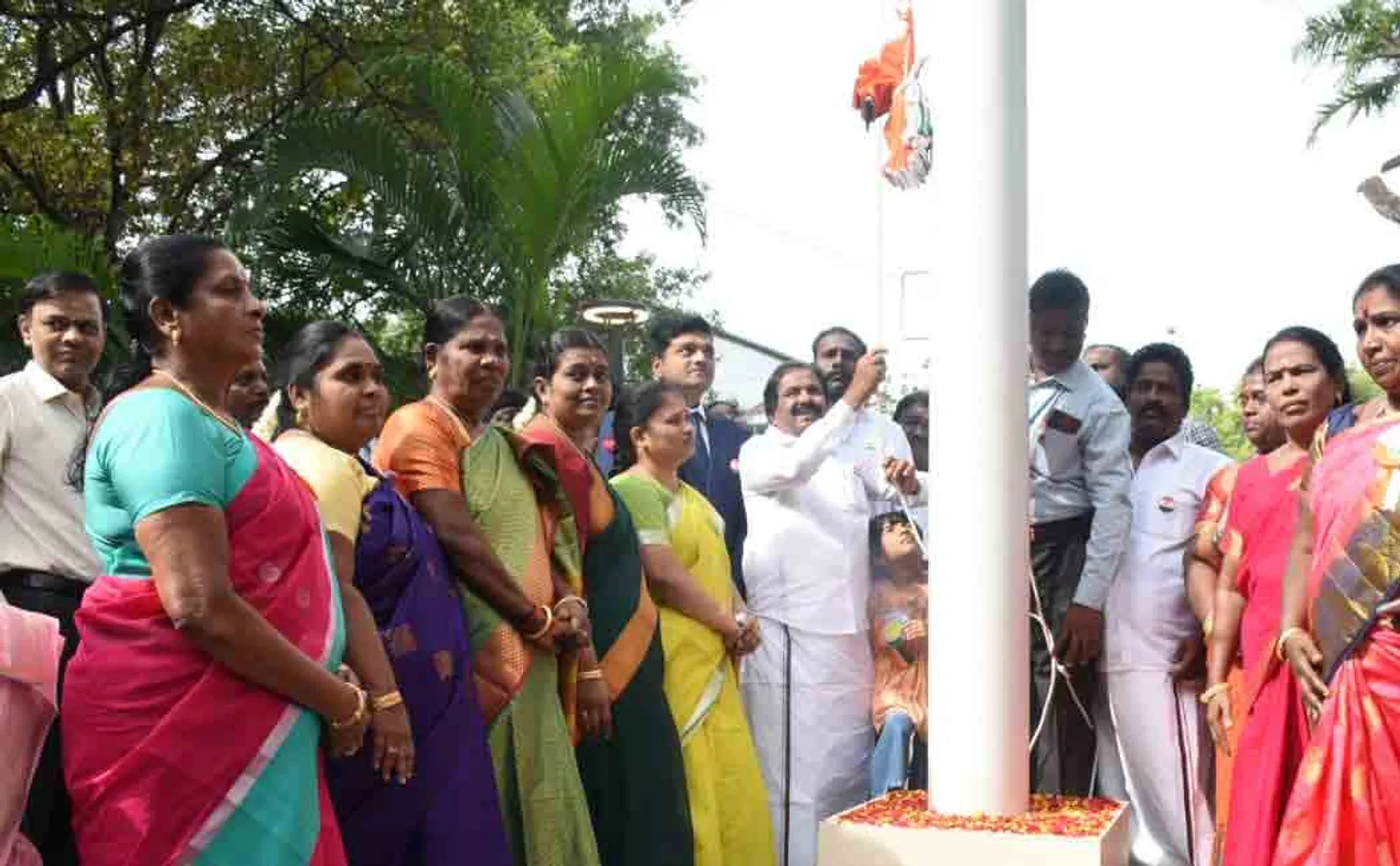 The mayor honored the government officials by hoisting the national flag