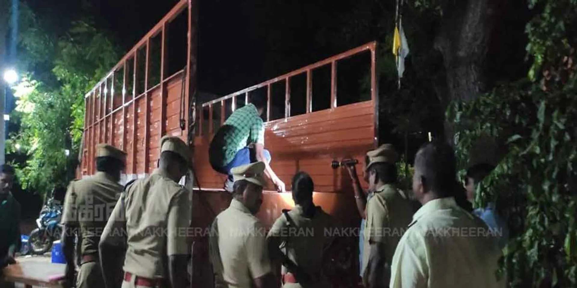 460 kg cannabis - case against 9 people including 2 women!