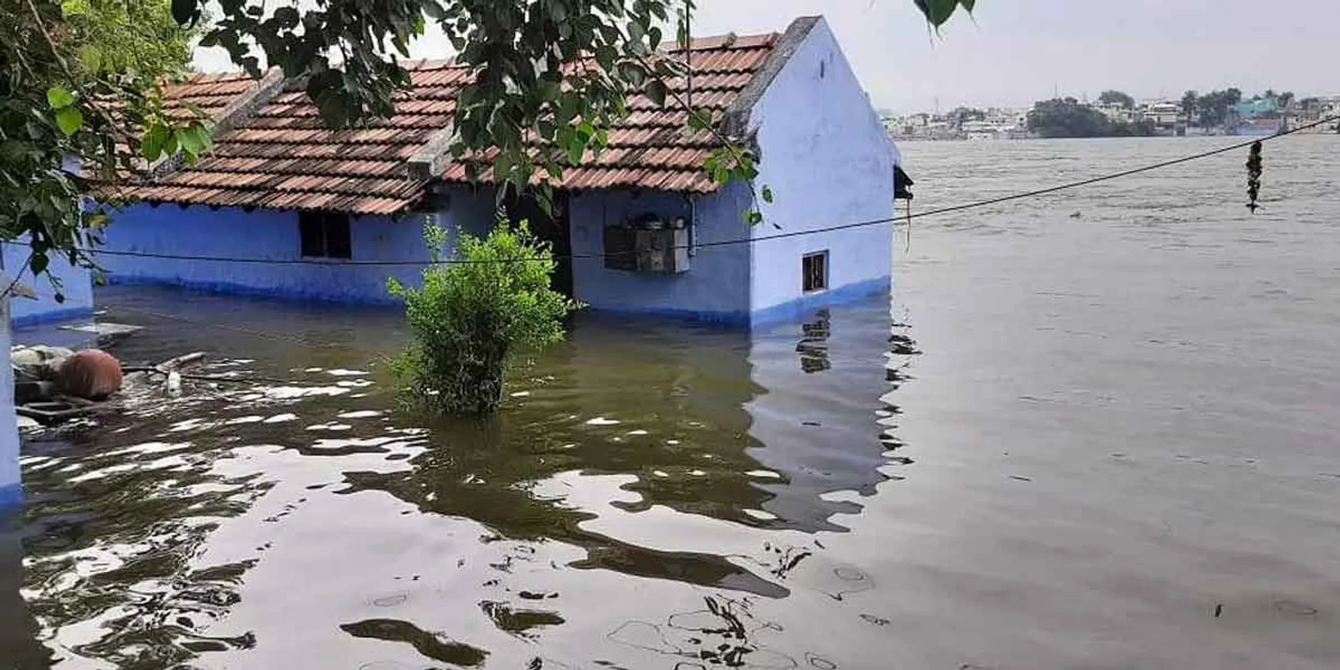 Flooding again in Cauvery... Water entered the houses!