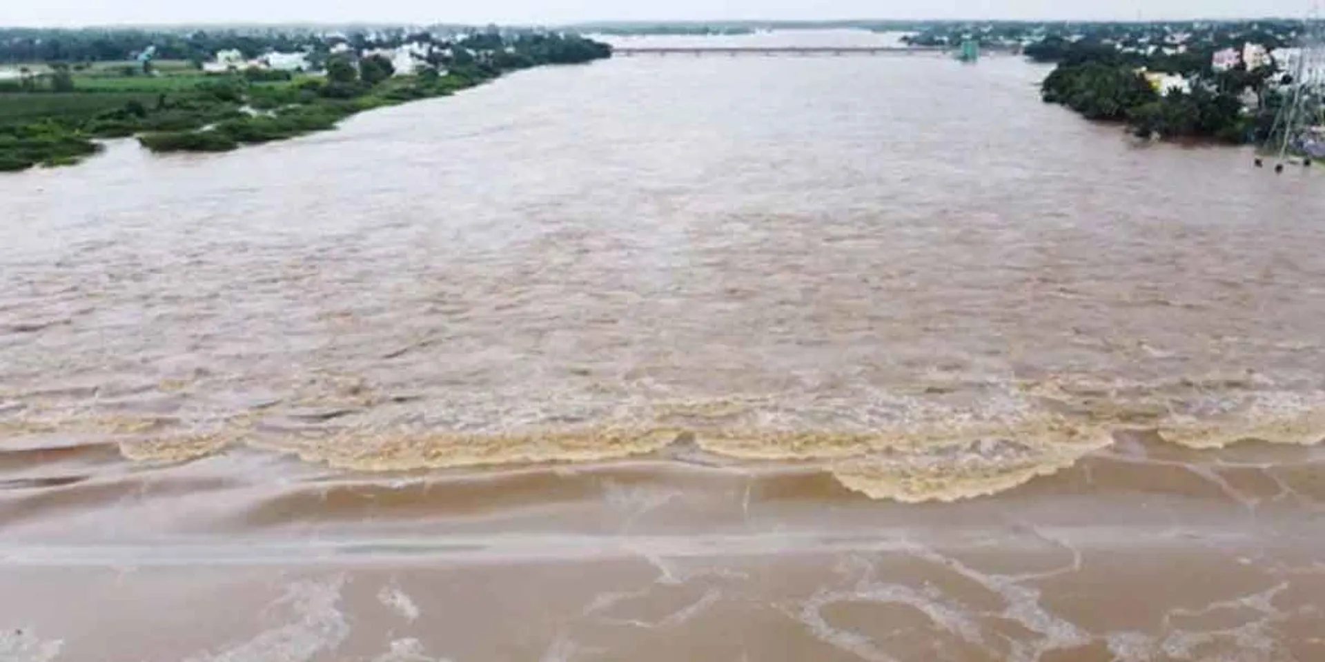 Flooding in Tenpenna River.. Warning for 5 districts!