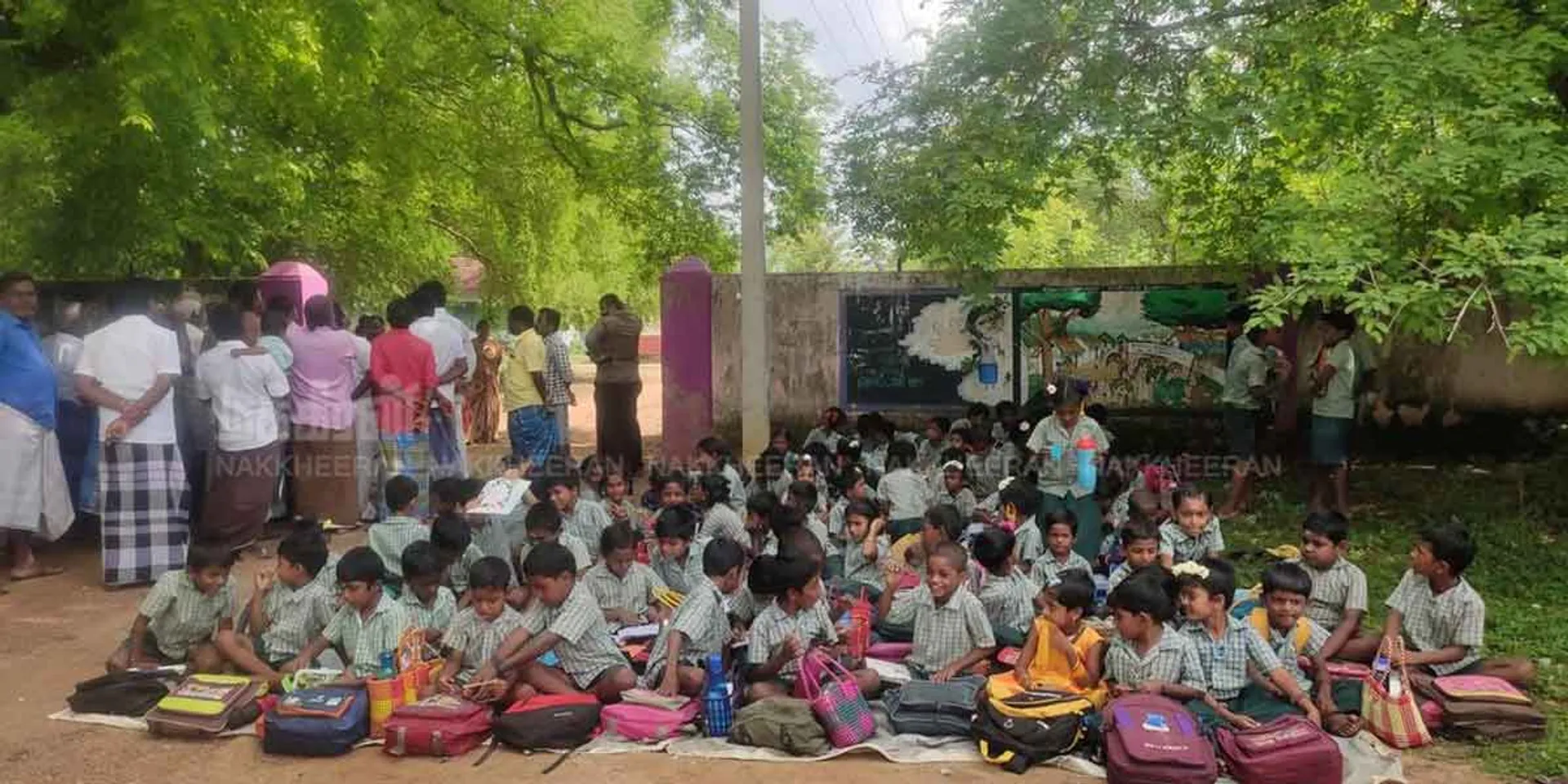  The government school is collapsing... parents made the students sit under the tree!