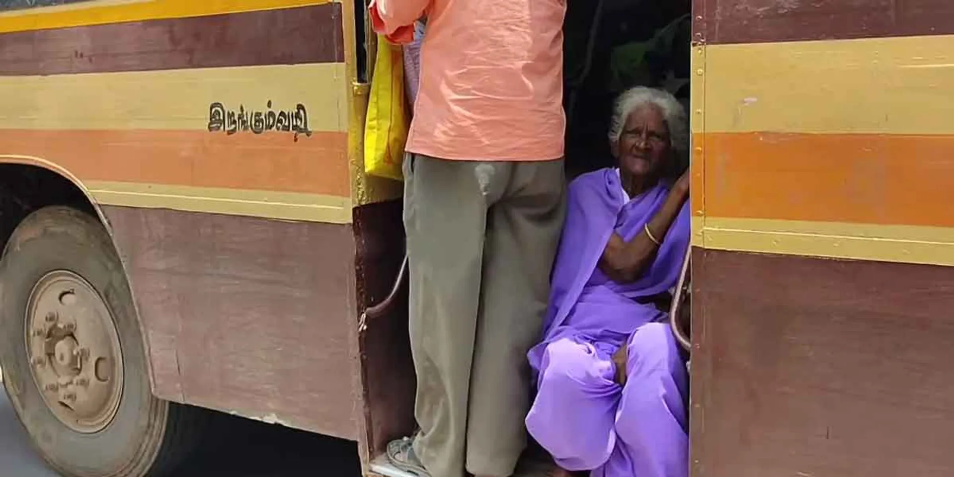 Old lady on the bus step with broken arm... dead humanity!