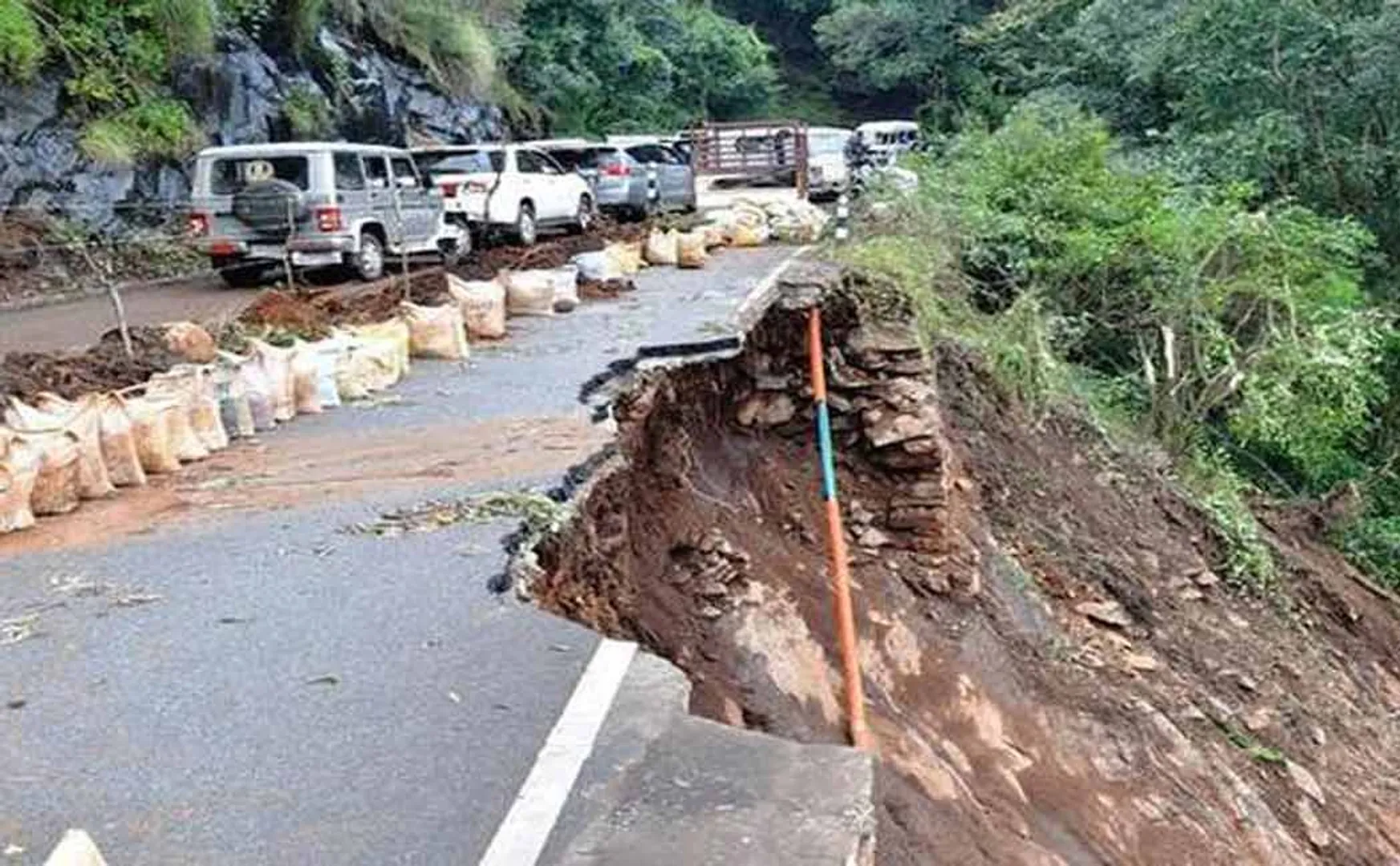 Landslide in Kodaikanal; The Highways Department is in the process of repairing
