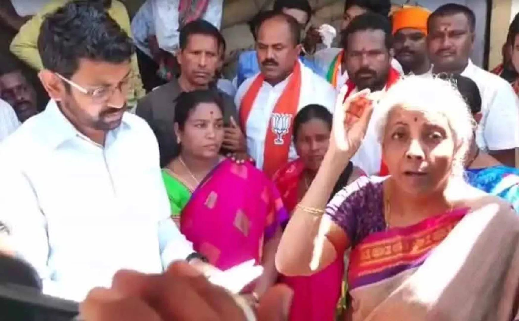 Modi picture flexex should put ration shops - Nirmala Sitharaman
