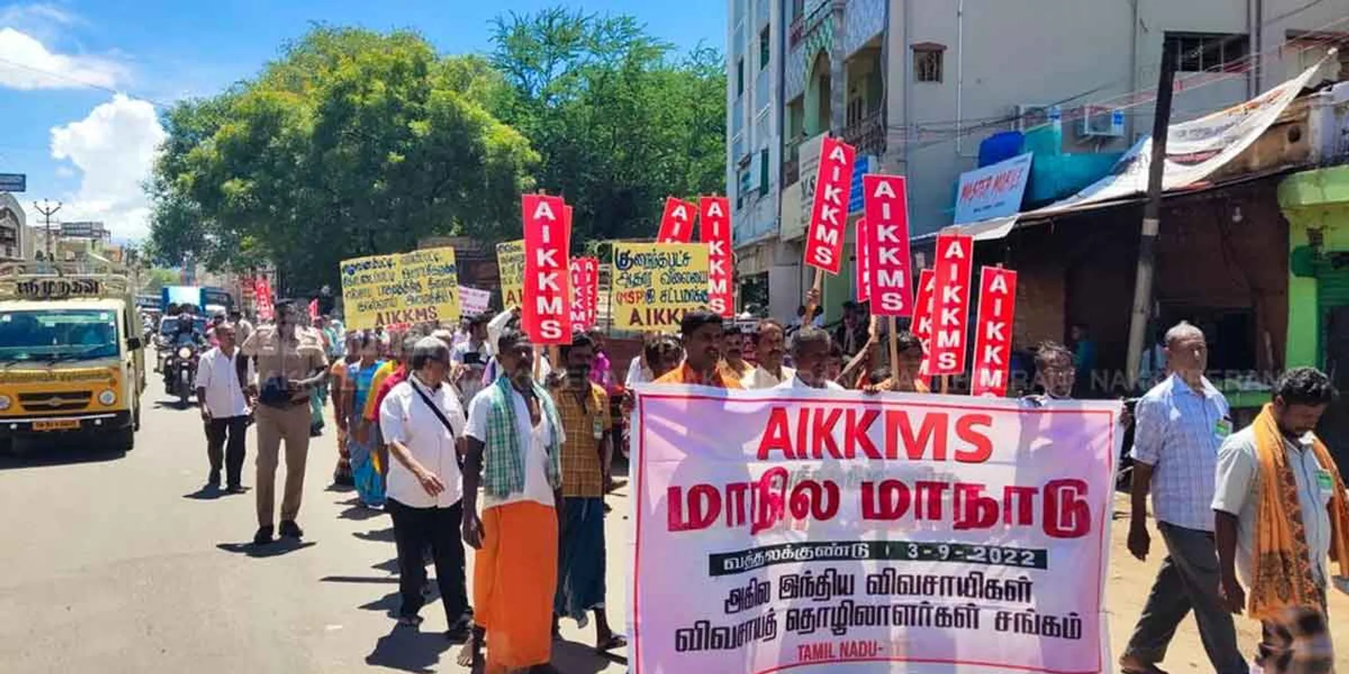 Farmers rally insisting on cutting a new canal!