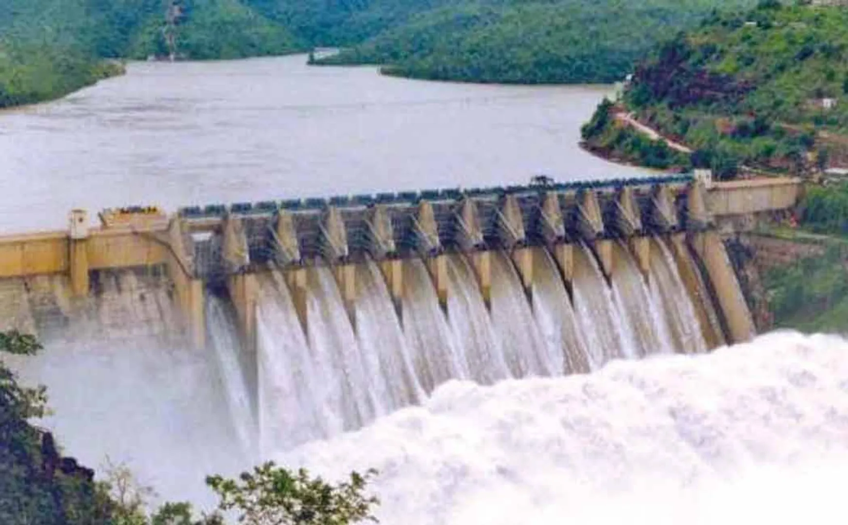Rain in Karnataka; Filling dams in Tamil Nadu; Flood warning for coastal residents