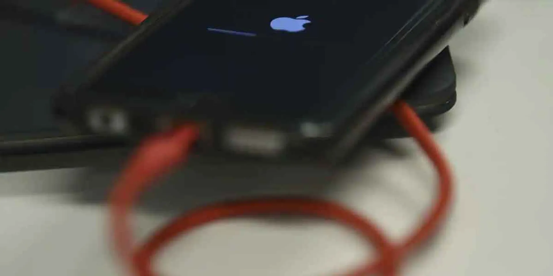  iPhone without charger... Apple fined 19 crores!