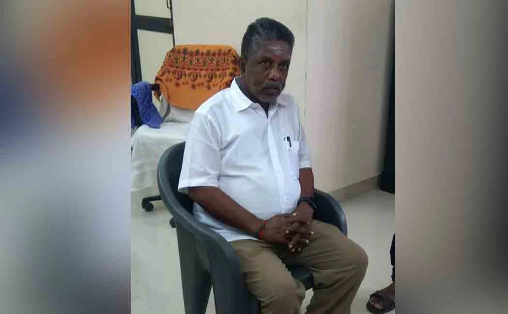 Vehicle inspector caught by anti-bribery department!