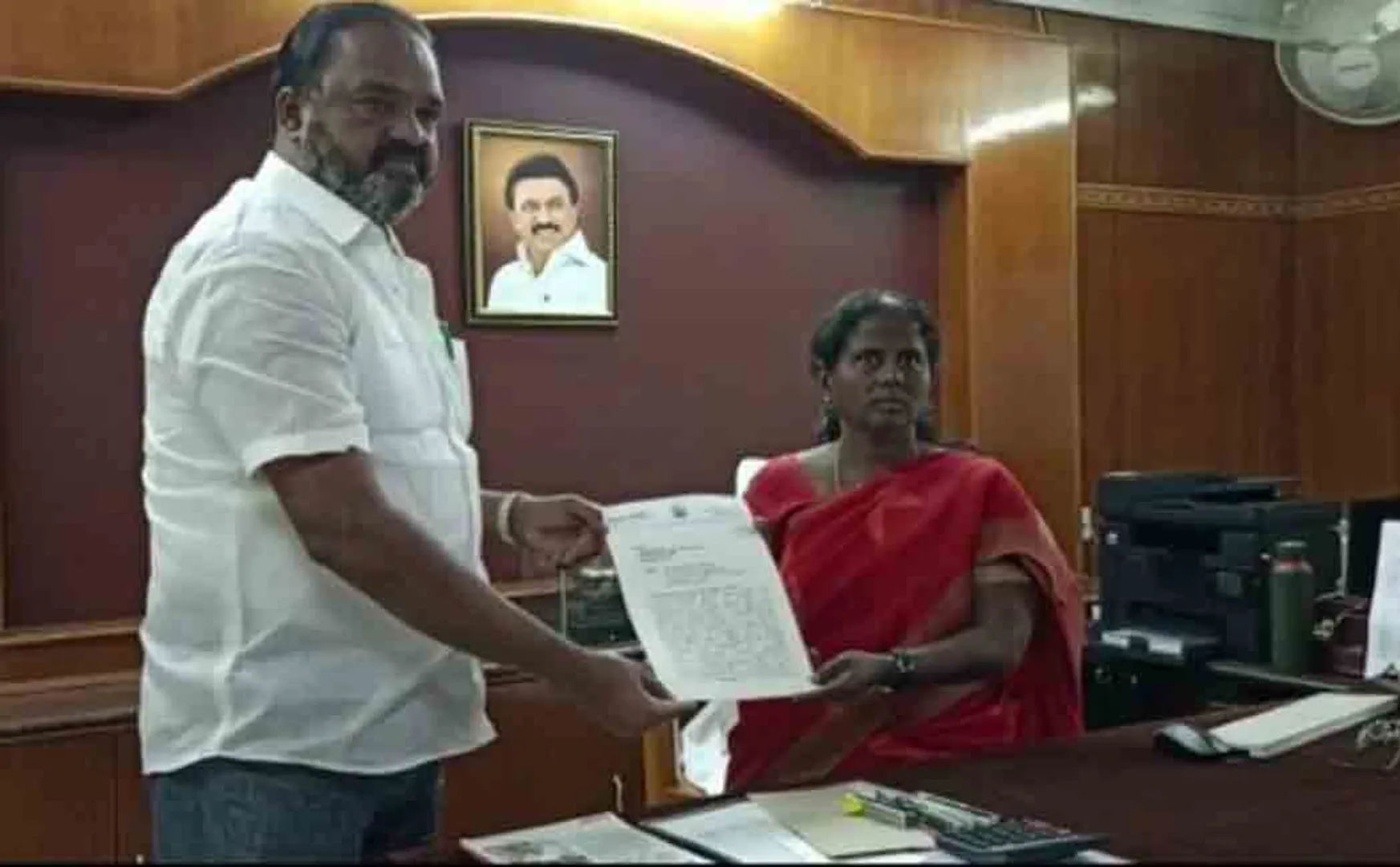 Tiruvottiyur MLA gave the petition to collector 
