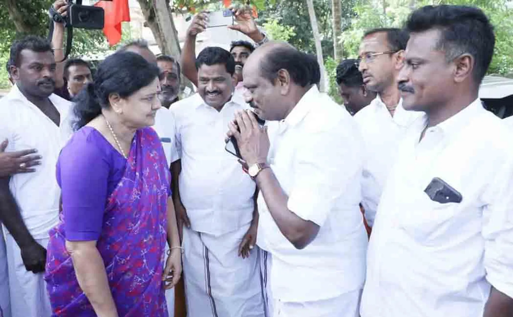 Sasikala and Vaithilingam meet at tanjore 