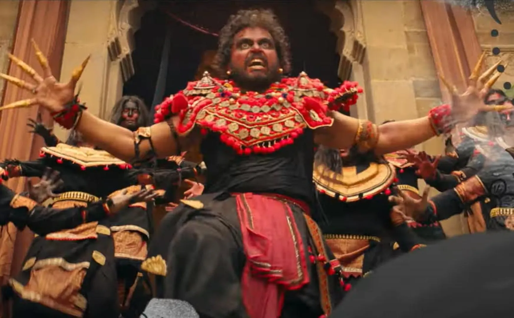 ponniyin selvan Ratchasa Maamaney Lyric Video released