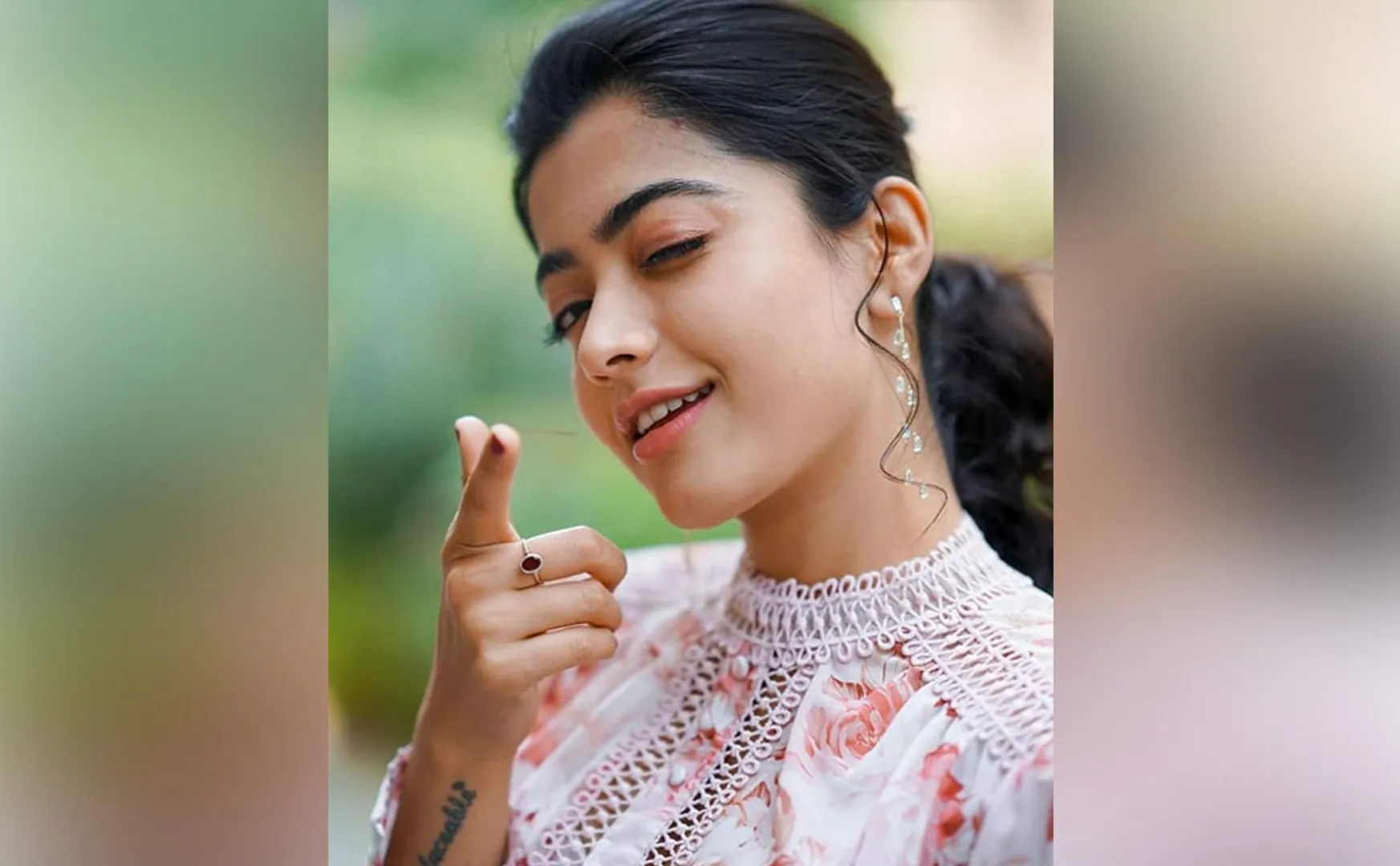 vijay and rashmika mandanna selfie goes viral 