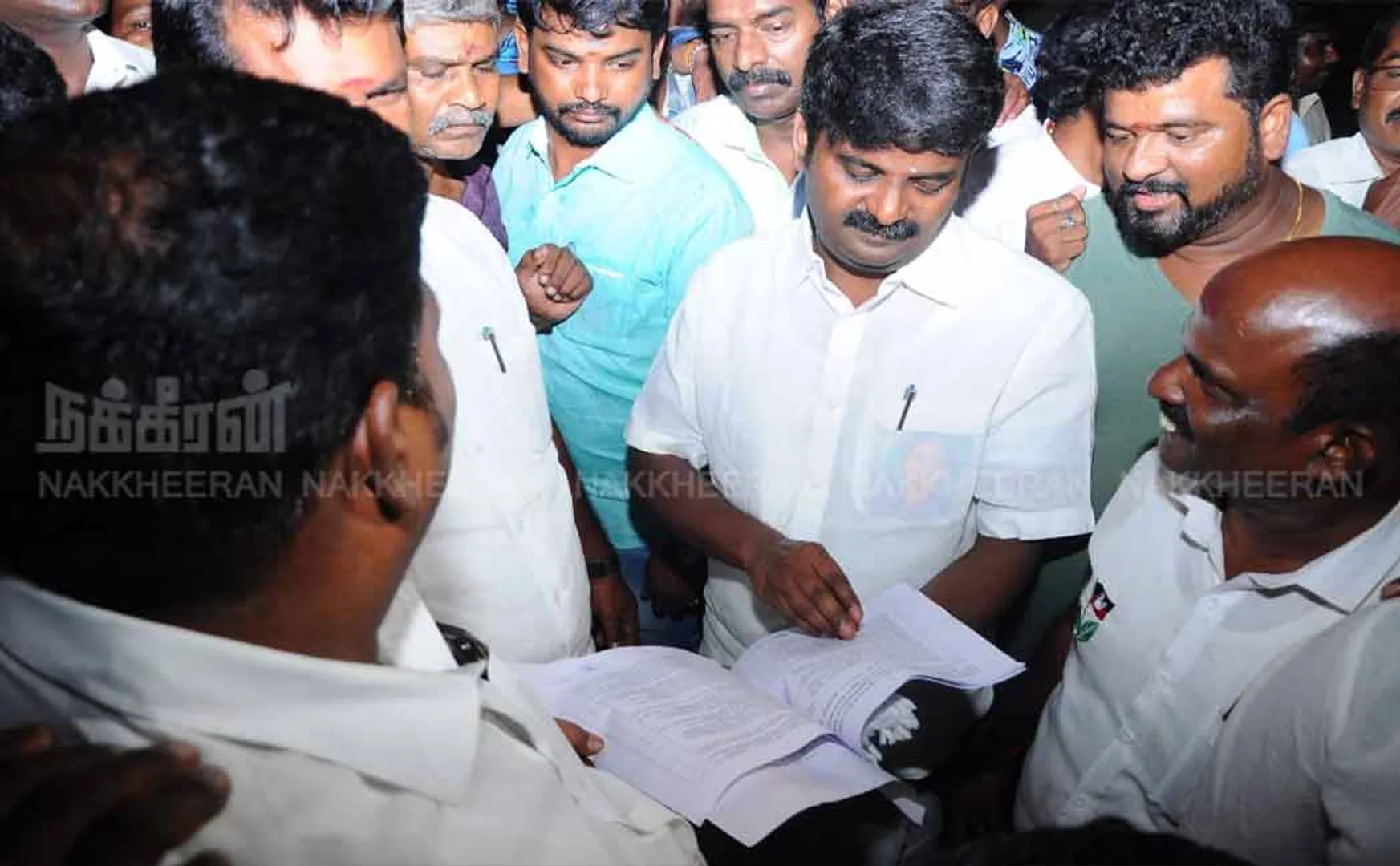 raid at places belonging to ex-ministers (pics)