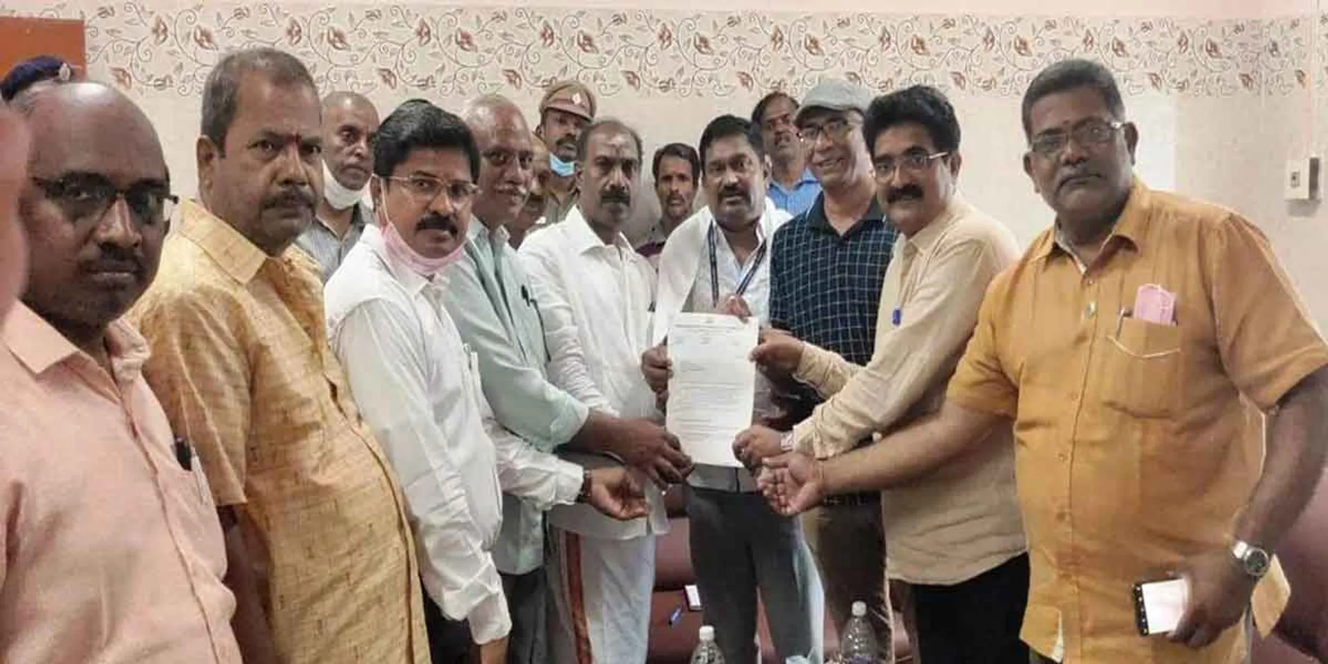 Members of the All India Railway Passenger Welfare Committee inspect Chidambaram!
