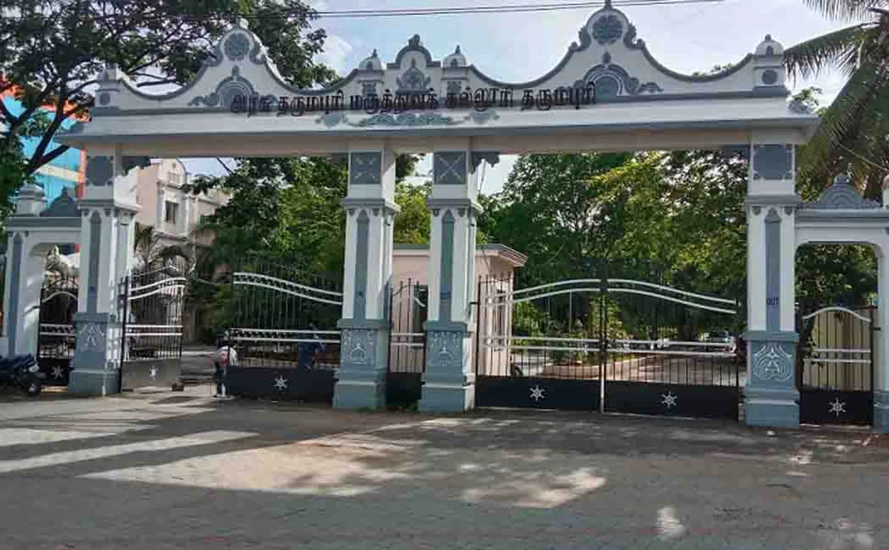 mbbs students dharmapuri government medical college doctor suspended 
