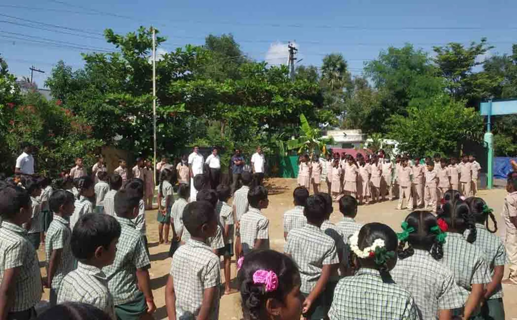 The matter of Vannianur school has come to an end!  children who have returned to the classroom...!!