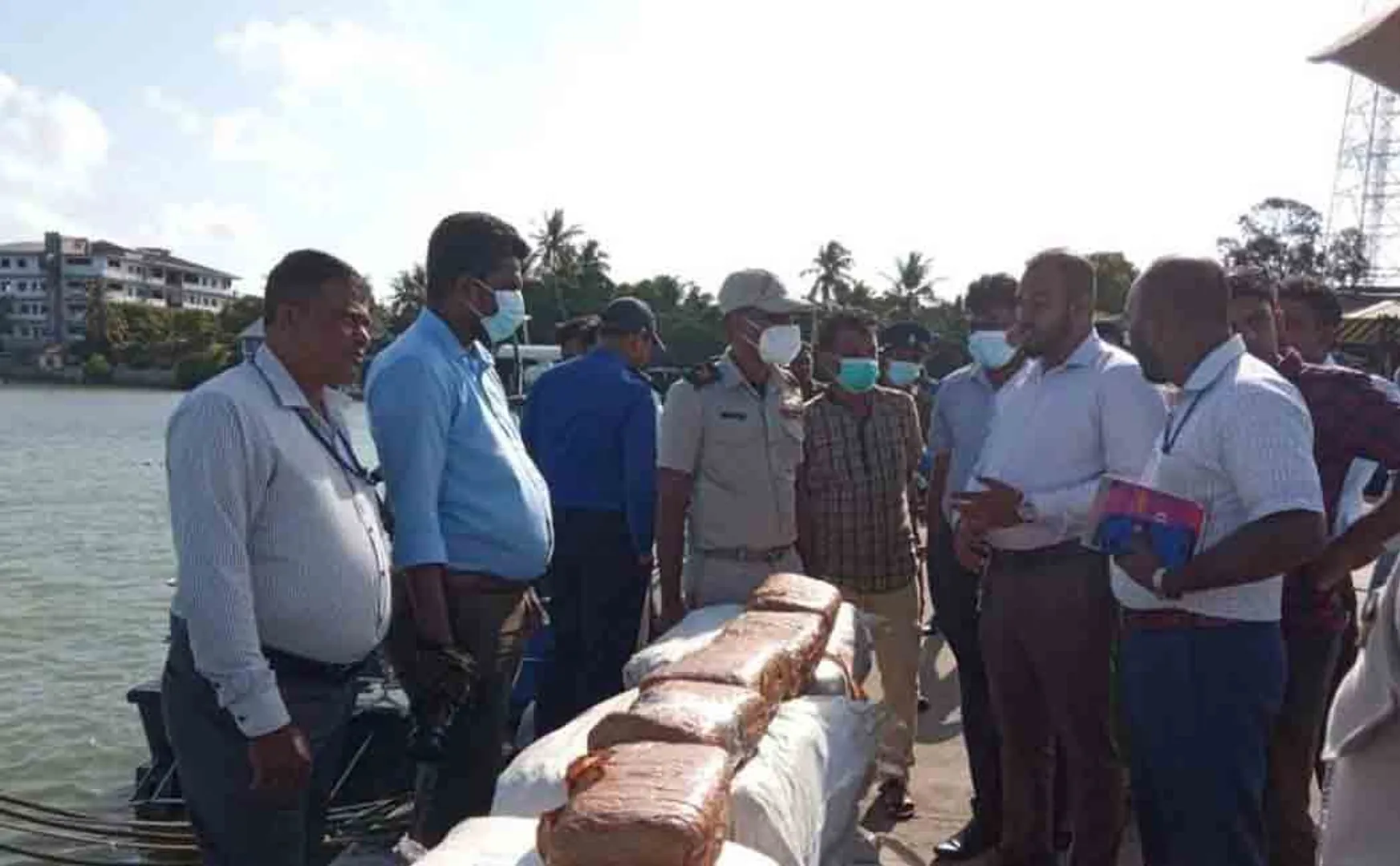 400 kg bags of cannabis worth 20 crores seized! Sri Lankans  arrested!