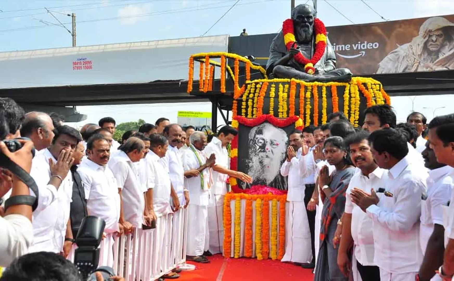 Chief Minister paid floral tributes to Periyar's statue