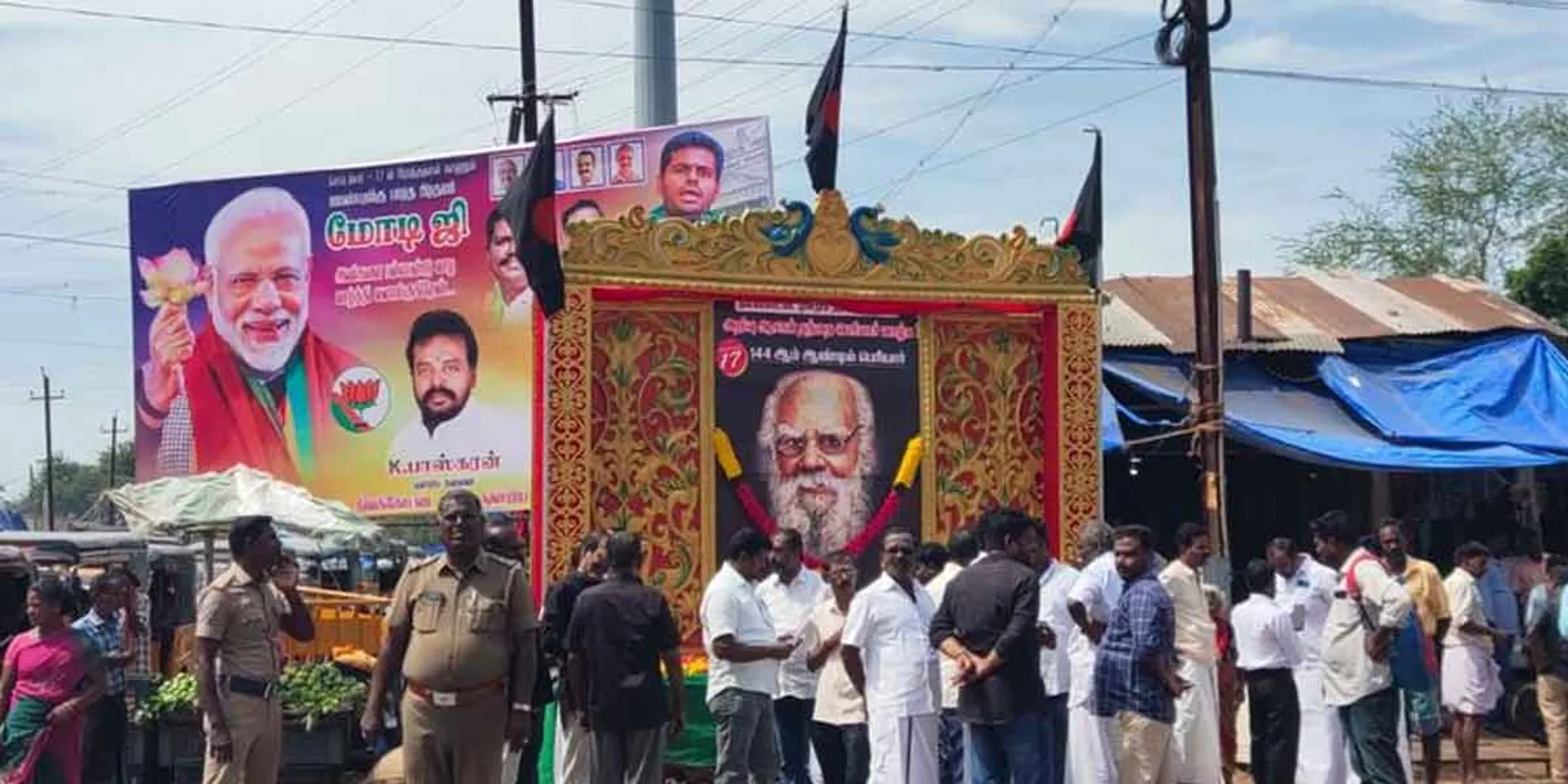 The police hastily ended the 'anti-Hindutva slogan'-show by standing near Modi's picture!