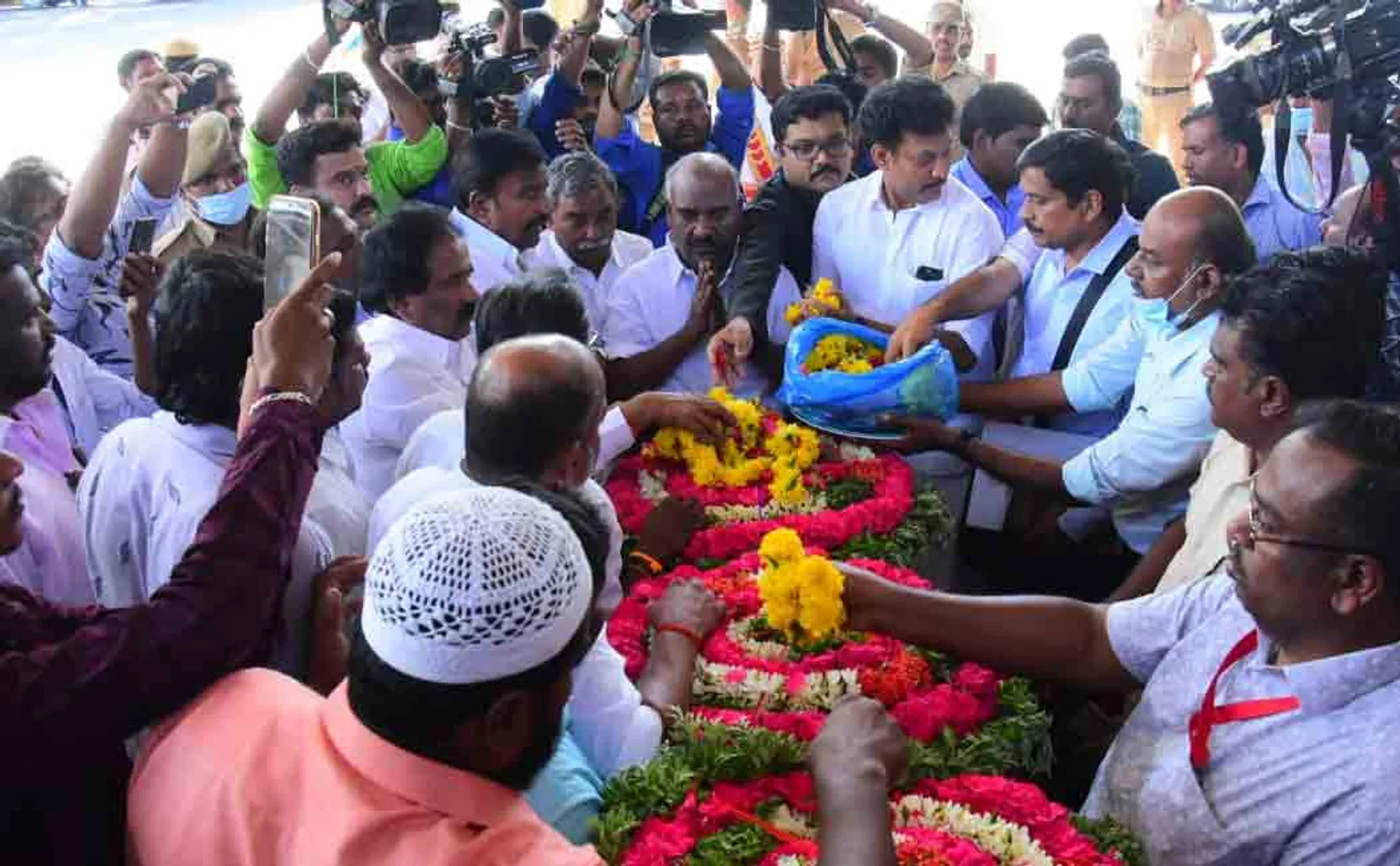 Kuwait tamil person passed away ministers paid homage 