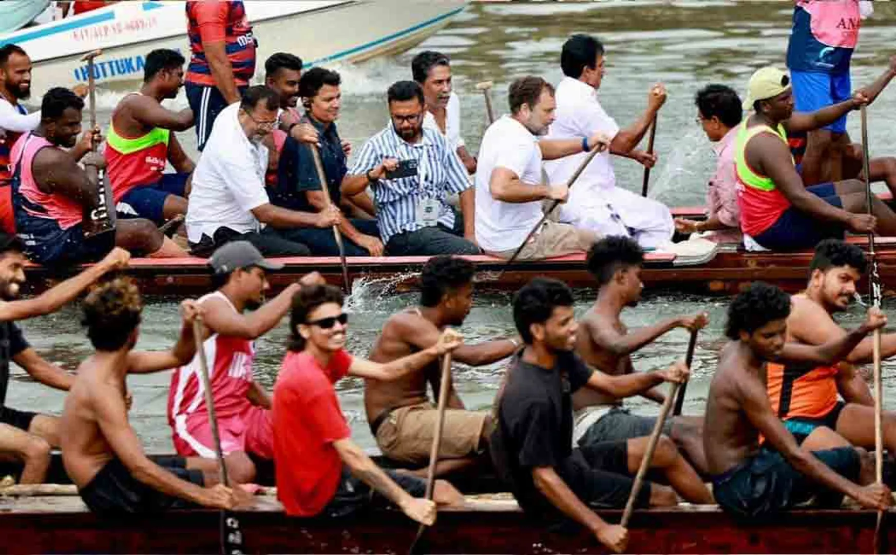 Rahul Gandhi won the boat race in Alappuzha!
