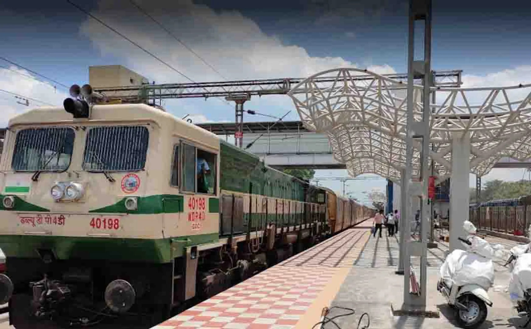  travel by train; A fine of 1.30 crore rupees was collected in a single month!