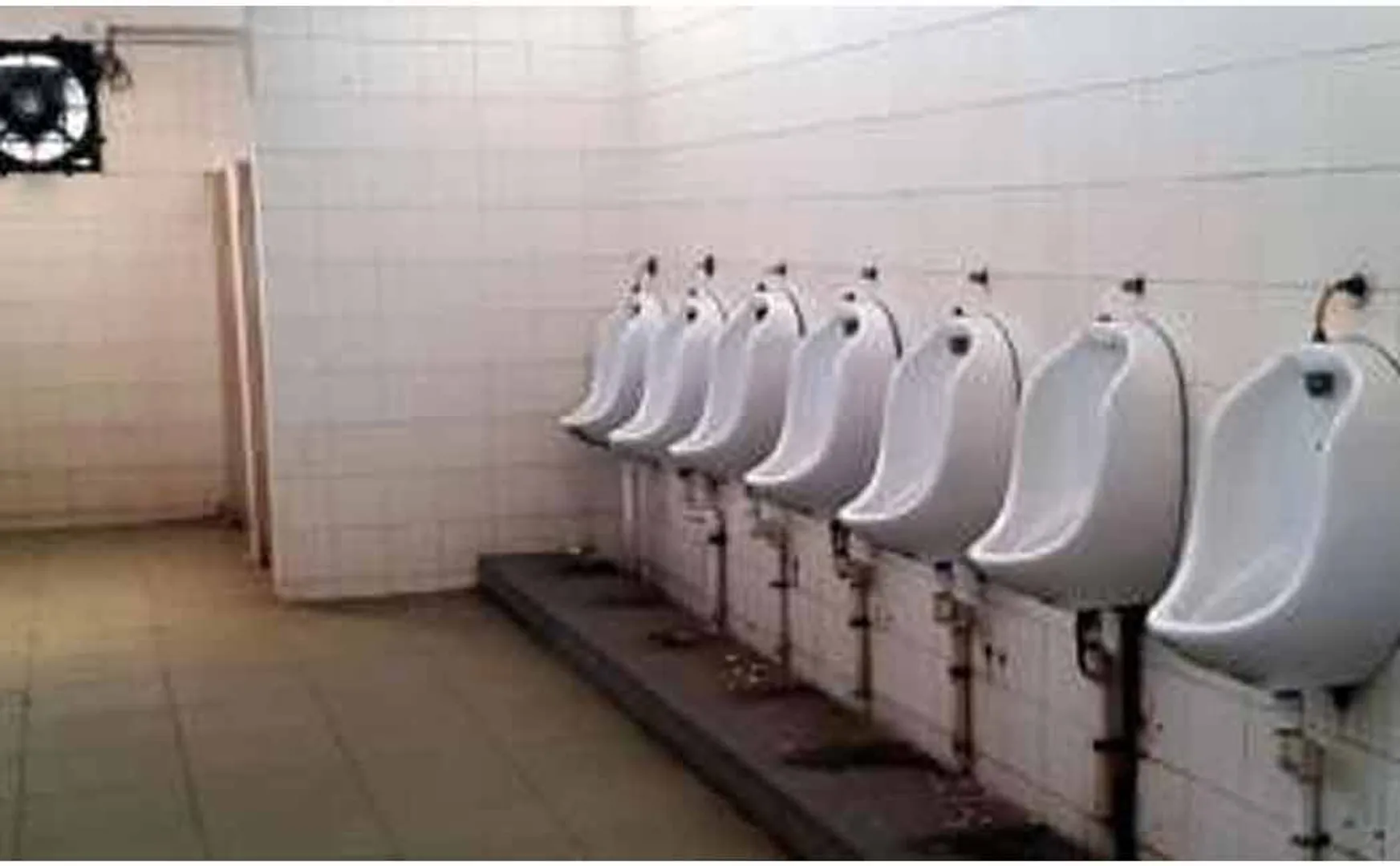 The teacher made the students clean the toilet to take revenge