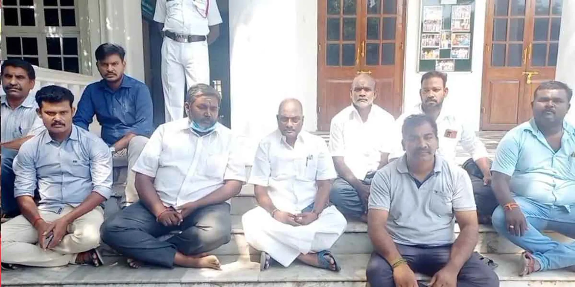 Independent legislator Struggle for the Chief Minister's resignation!