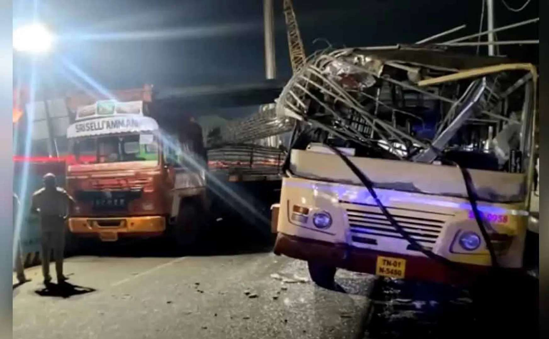 An accident in Metro work; 7 people in the bus were seriously injured