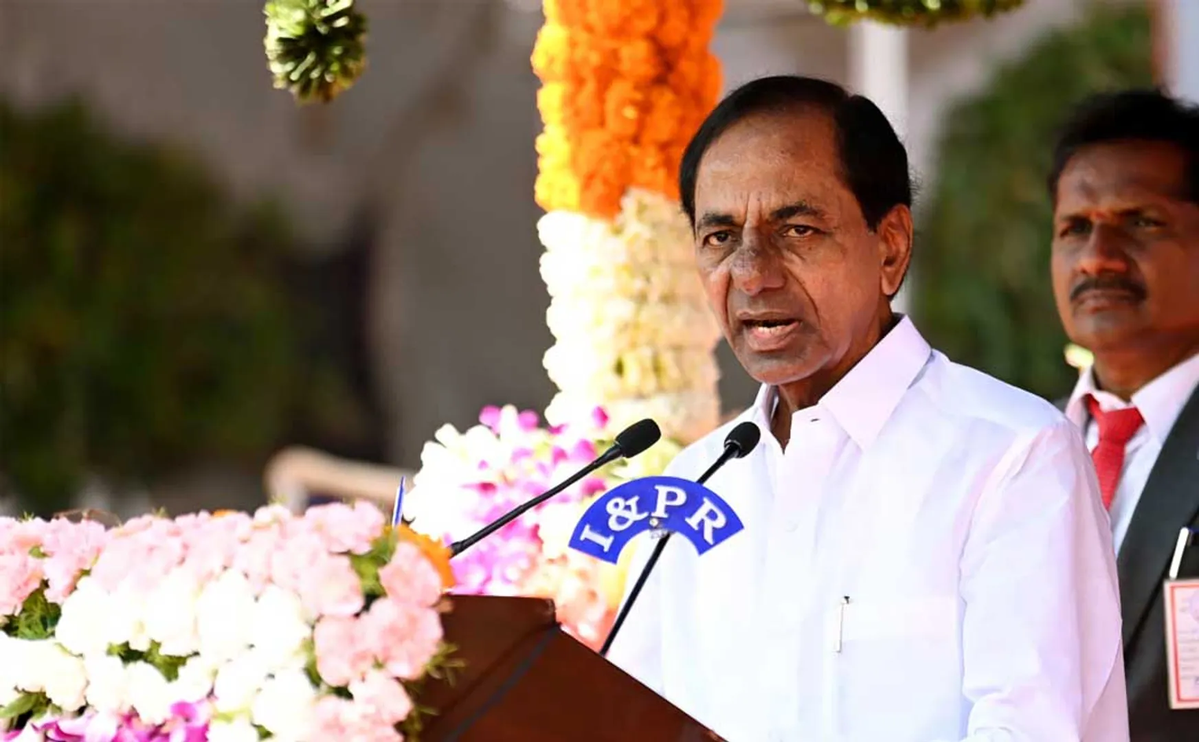 Chief Minister Chandrasekhara Rao's decision.... National leaders shocked!