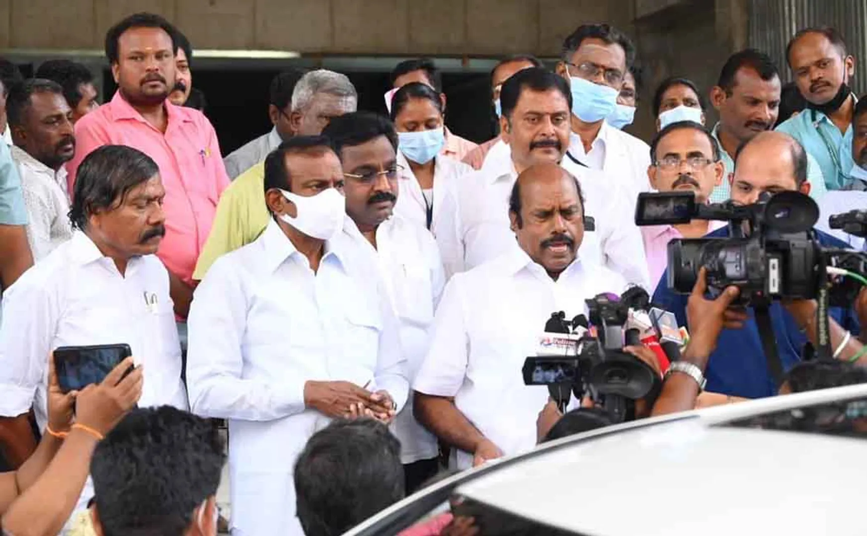 erode district road incident high says minister velu 