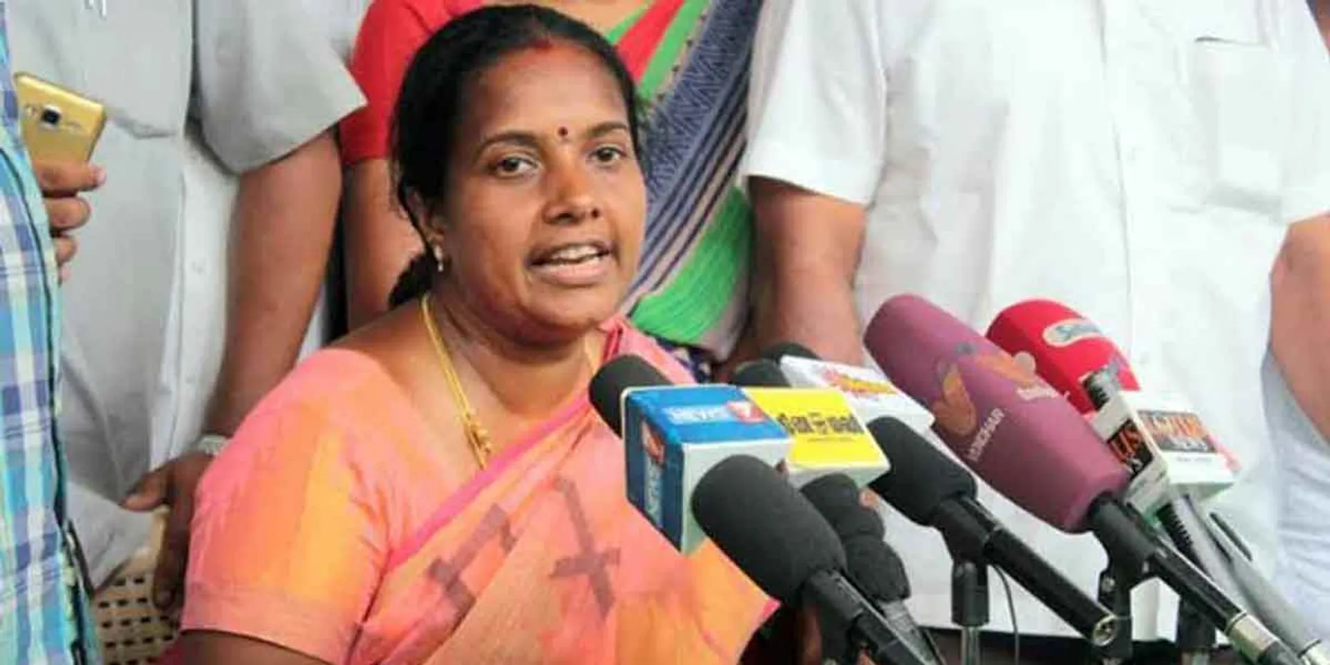  Vanathi Srinivasan comments: "Thinking of shutting down the RSS in Tamil Nadu can only be a daydream".