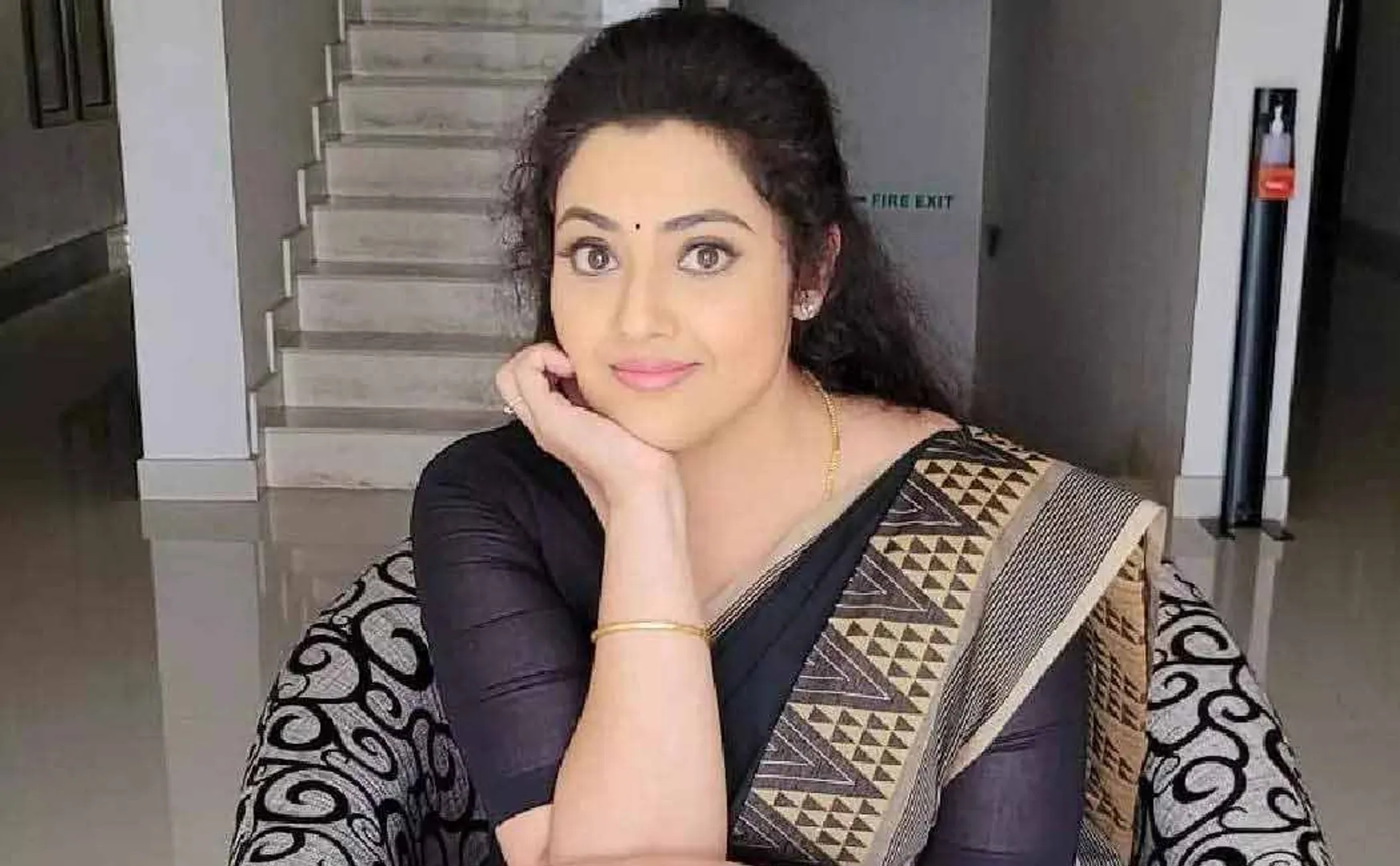 meena talk about ponniyin selvan nandhini role 