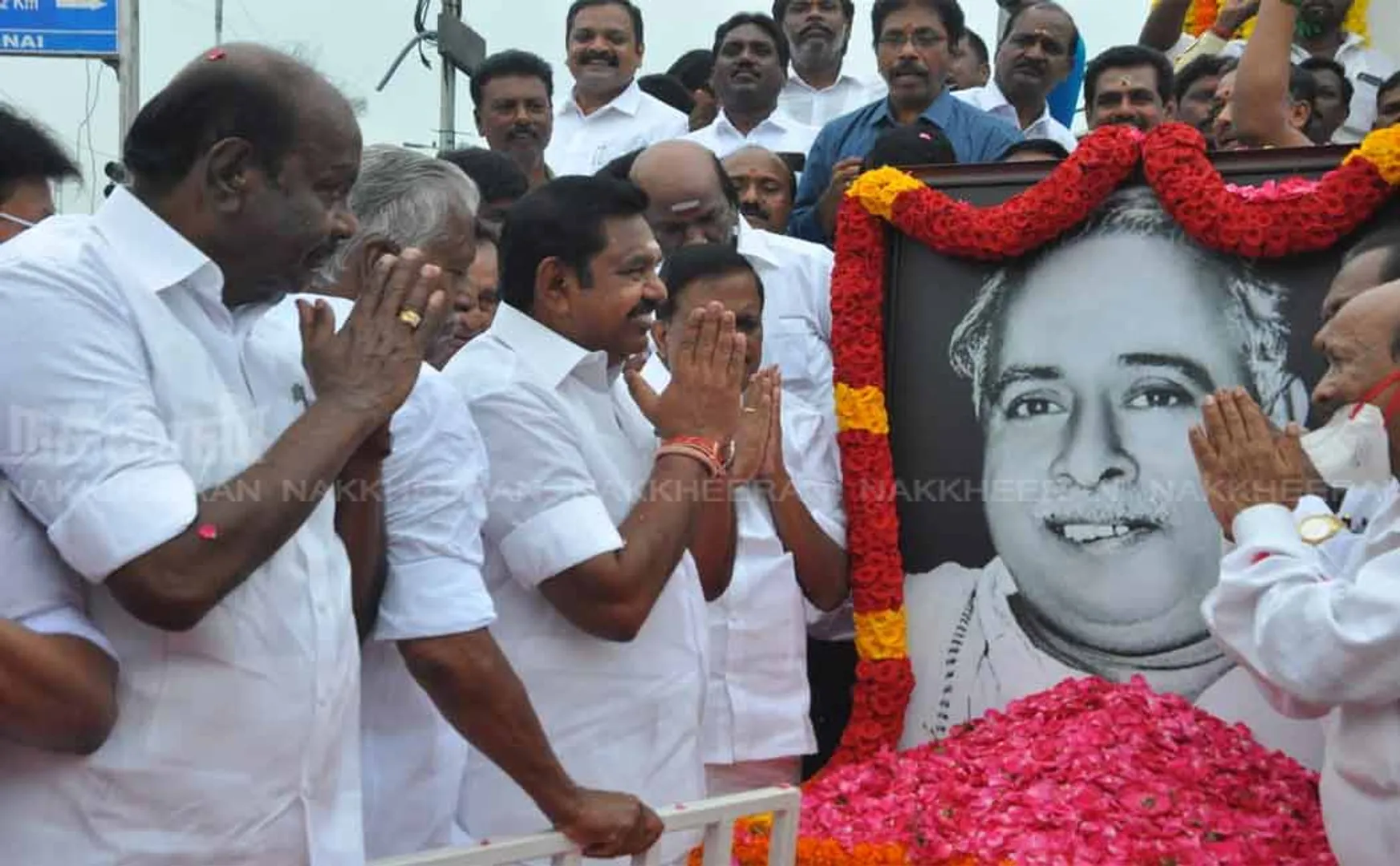 AIADMK pays homage to Anna idol