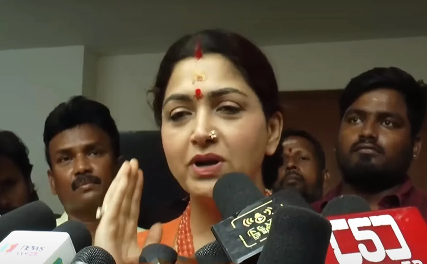 kushboo talk about ponniyin selvan movie