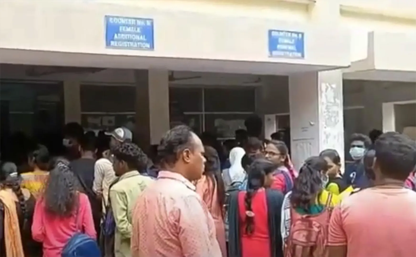 Young people gathered to register at the employment office!