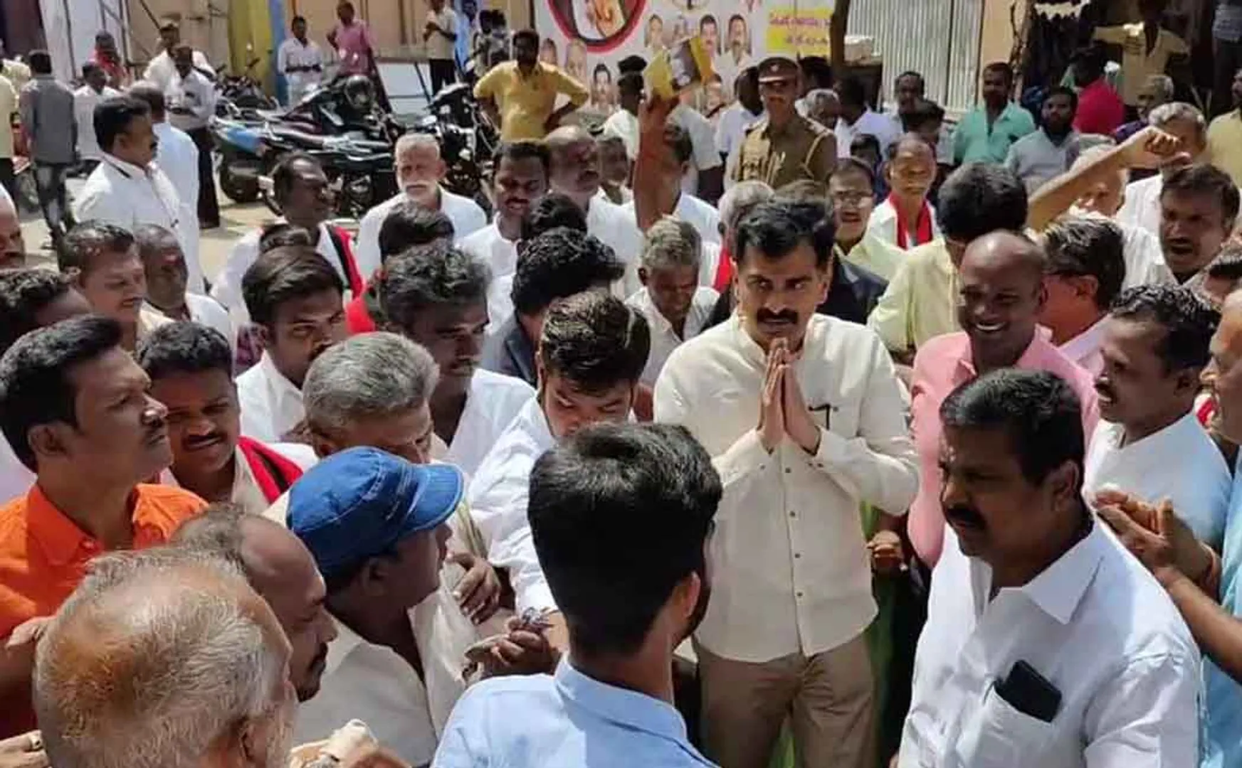 Argument over the ticketing of 'Mamanidhan Vaiko' documentary film... Durai Vaiko compromised!