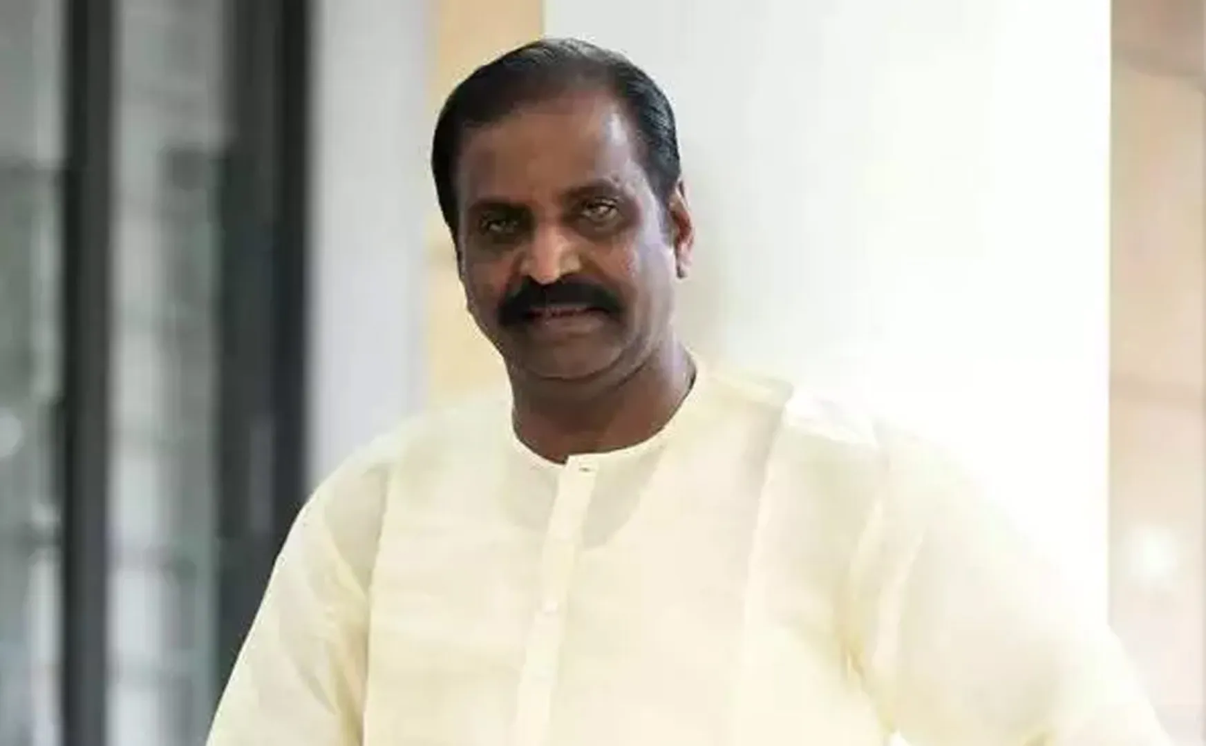 vairamuthu wishes actress samyuktha menon 