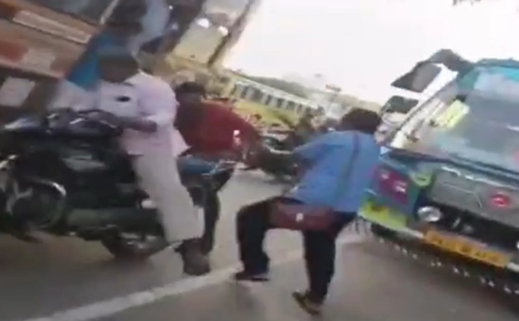 drunken passenger had fight with conductor