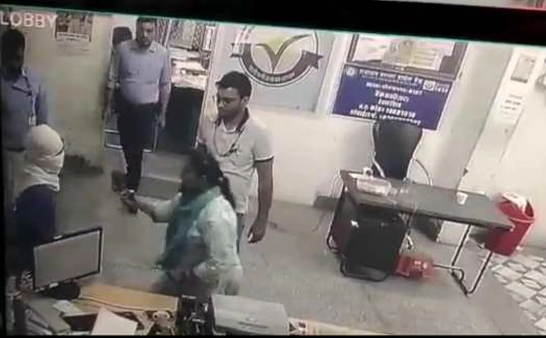 female bank manager bravely wrapped up thief who came rob 