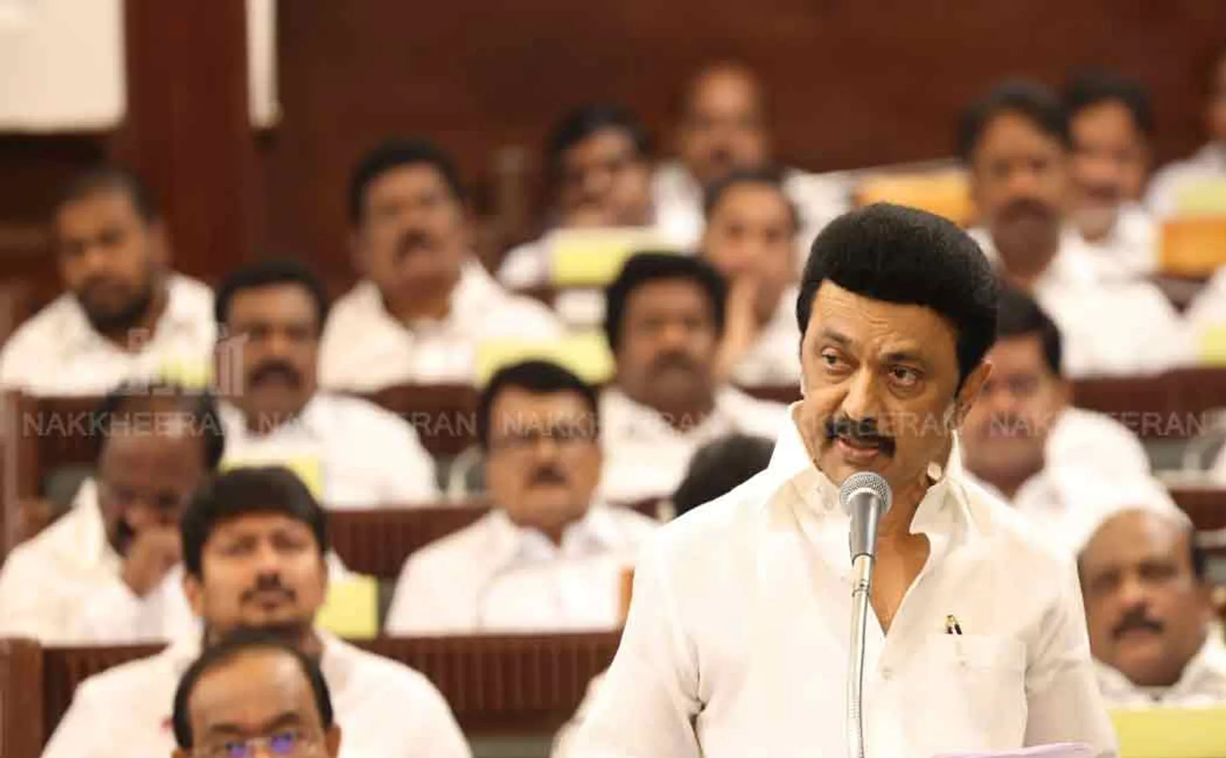 “Their heart beats for complete Hindi” was the resolution proposed by the Chief Minister in the Assembly