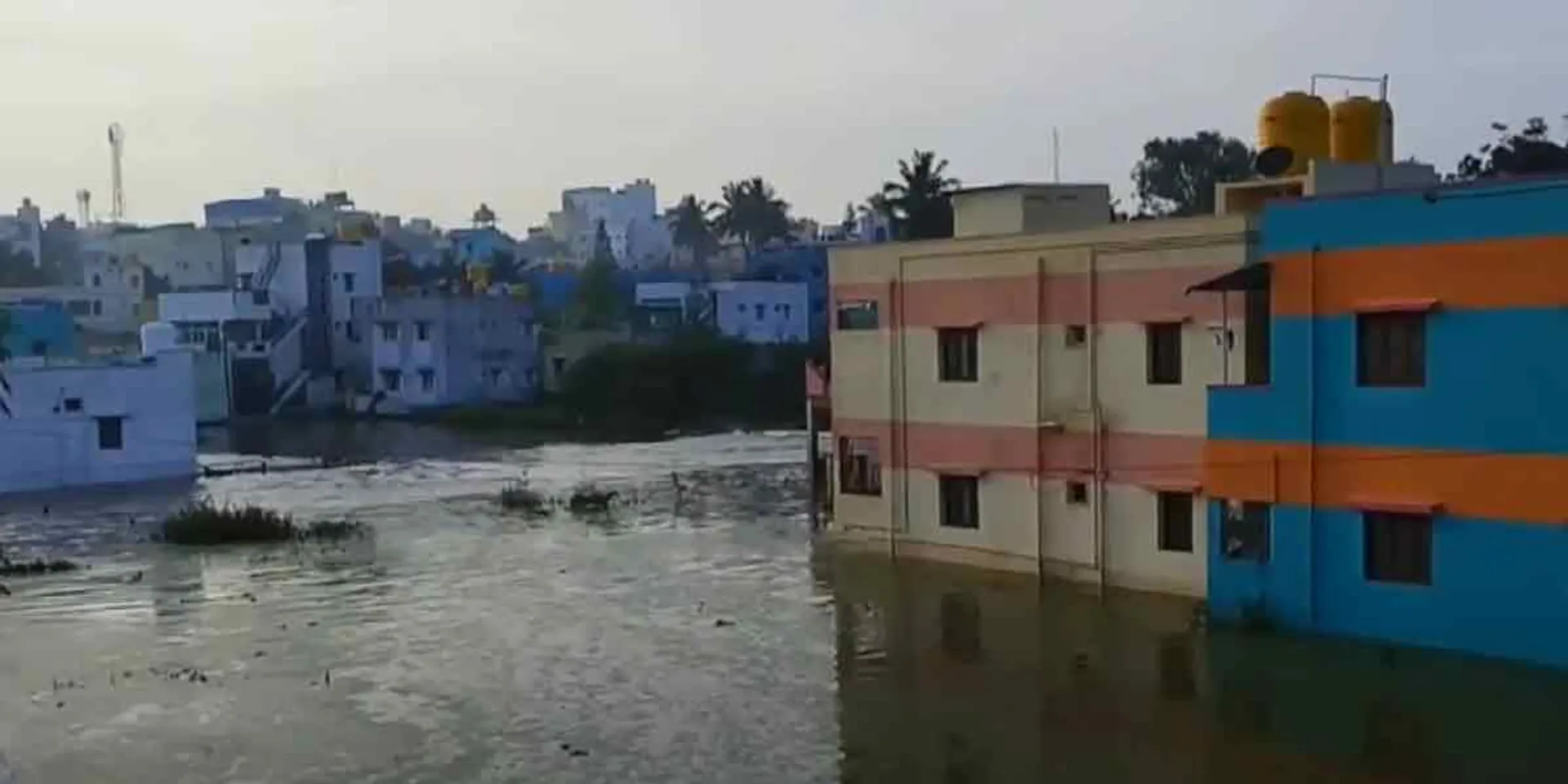 Flooded Hosur... People taking shelter on terraces