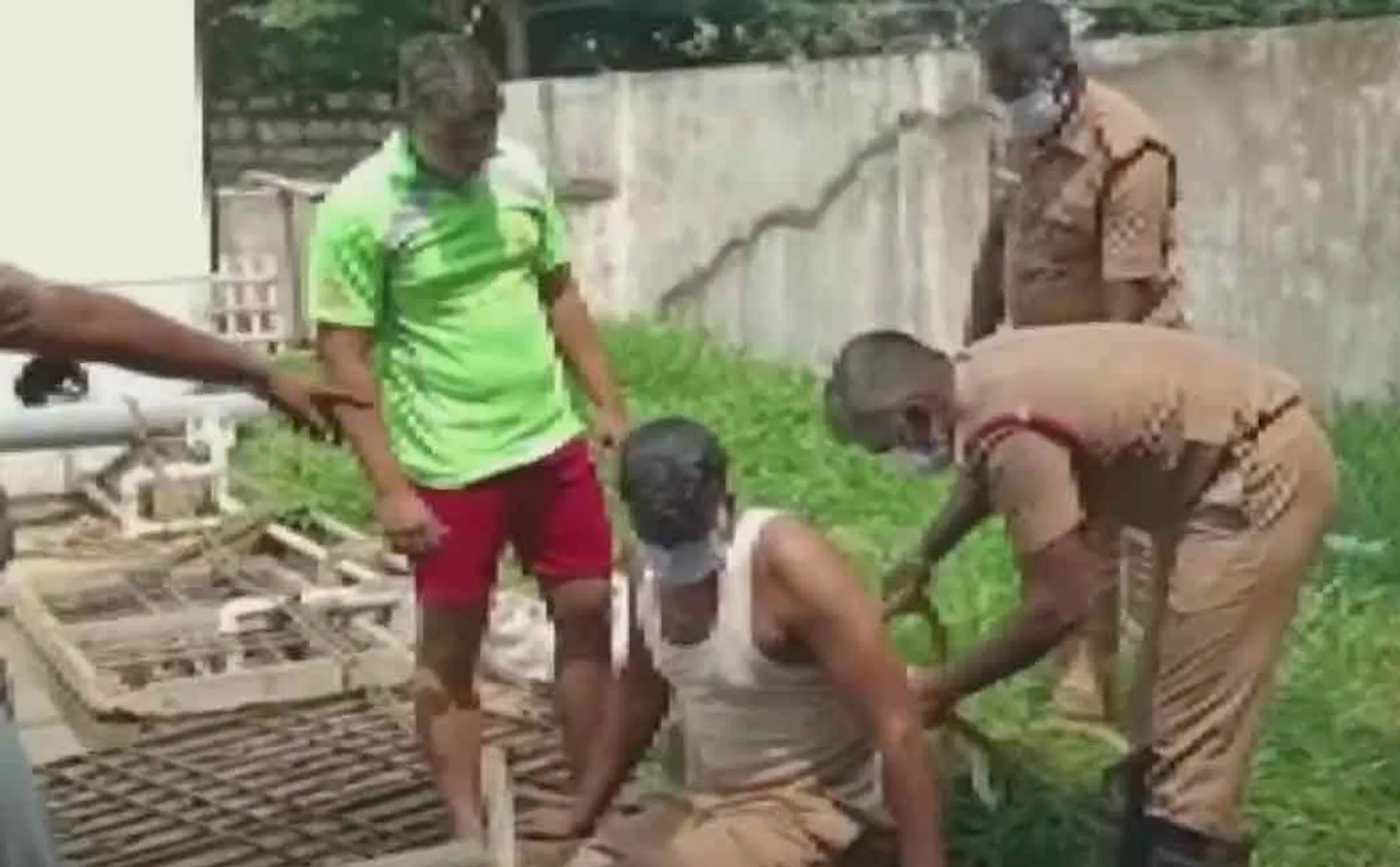 Three people passed away due to poison gas attack in waste water tank;